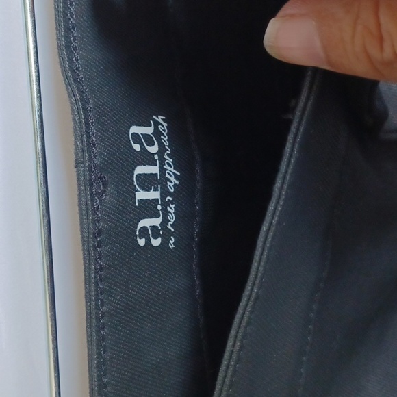 A.n.a  Women's High Rise Flare Dark Rinse Denim BLACK  SZ 26 NWT, 31" Inseam - Picture 6 of 10